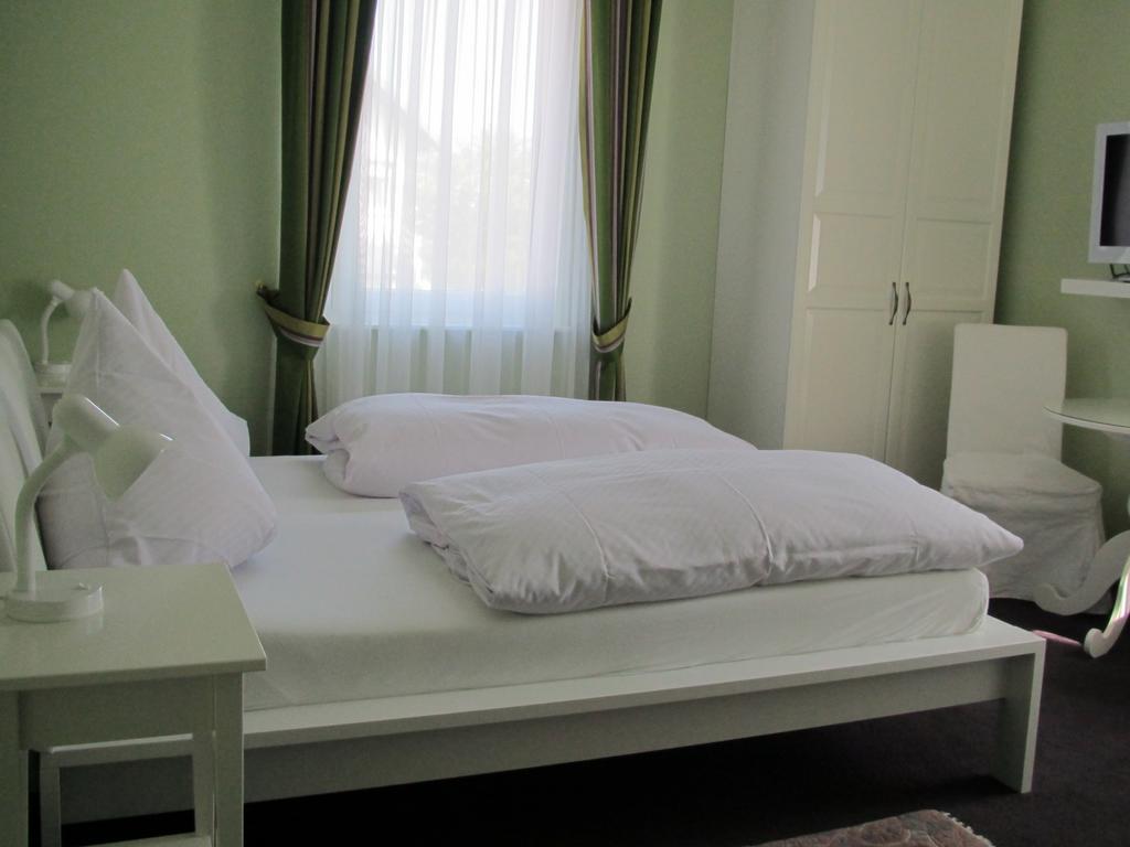 Hotel Alleeschloesschen 巴特维尔东根 客房 照片